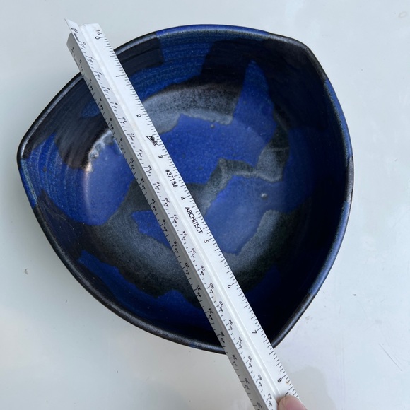 Set of Three (3) Nesting bowls hand thrown and signed with a makers mark pinched - Picture 13 of 15
